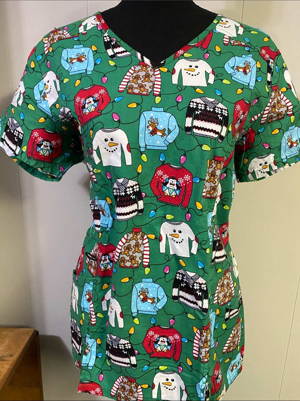 Women’s Scrubstar Top
Small. 
Holiday. Festive. Christmas. Scrub Top.